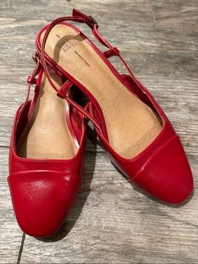 Time and Tru Red Slingback Closed-Toe Flats